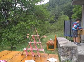 Taramour Cottages., hotel with parking in Mojkovac