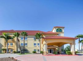 Viesnīca ar autostāvvietu La Quinta Inn Suites by Wyndham Raymondville Harlingen pilsētā Raymondville