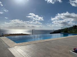 Holiday Apartment Sunset Ocean, guest house in Ribeira Brava