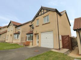 3 Kings Field, holiday home in Seahouses