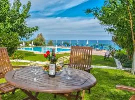 Loukas Apartments On The Waves