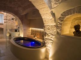 La Mandorla Luxury Trullo, hotel with jacuzzis in Alberobello