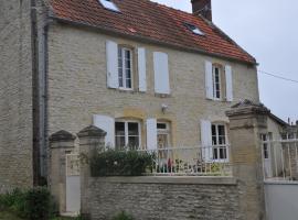 Le petit clos du Bessin, хотел близо до German Battery of D-Day, Longues-sur-Mer