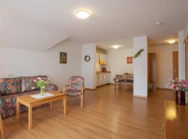 Rustikale 2 Zi.-FeWo 70 qm Barrierefrei Nähe Freiburg, hotel v destinaci Simonswald