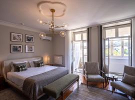 Gallery Townhouse & Home, bed and breakfast en Oporto