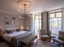 Gallery Townhouse & Home, guest house in Porto