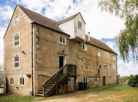 Fletland Mill - 18th century watermill, in stunning location near Stamford, accommodation in Stamford