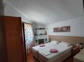 Dionisos Studios and Apts Skiathos, serviced apartment in Koukounaries