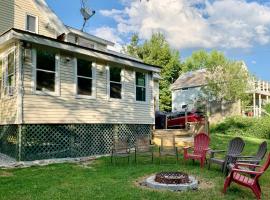 Jay Peak Getaway on Trout River, cottage in Montgomery