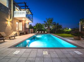 Petronila Luxury Villa with heated private pool, hotel with parking in Kissamos