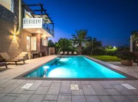 Petronila Luxury Villa with heated private pool