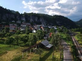 Apartma pr´ Štengarju, hotel dicht bij: Iglica Waterfalls, Bohinjska Bela