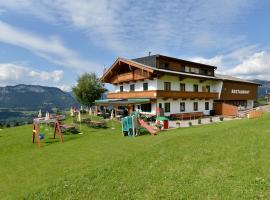 Alpengasthof Hirschberg – hotel w pobliżu miejsca Wyciąg krzesełkowy Penzing w mieście Sankt Johann in Tirol