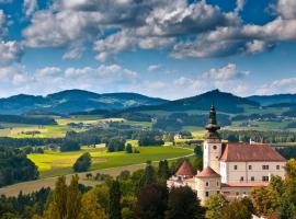 Schloss Weinberg, cheap hotel in Kefermarkt