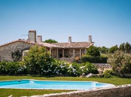 Casas de Pedra - Quinta da Escola, hotel v destinácii Alvados