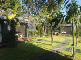 HiddenBOX, ξενοδοχείο με πάρκινγκ σε Nakhon Nayok