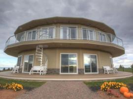 Around the Sea - Cana da's Rotating House, Suites & Tours, апартаменти у місті Норт-Растіко