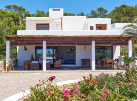 Villa Sa Codolar, hôtel à Cala Tarida près de : Plage de Cala Conta