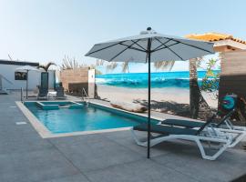 Gray Door Apartments - Adults only, hotel em Palm-Eagle Beach