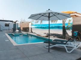 Gray Door Apartments - Adults only, feriebolig i Palm-Eagle Beach