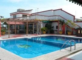 Hotel y Bungalows Monteverde: Chachalacas'ta bir otel