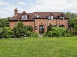 Lawn Farm Cottage, hotel with pools in Gloucester