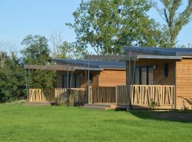 Cottages du Golf Fleuray-Amboise, lodge in Cangey
