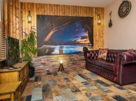 Deluxe Pirate's Cove Themed Apartment, apartamento en St Austell