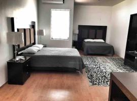 10 Large suite for 4 people, leilighet i Torreón