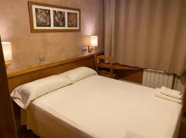 HOSTAL GALICIA CARDEDEU, guest house in Cardedeu