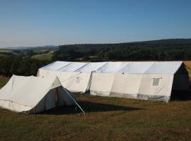 Safaritent Heidschnuckenhof das Camp, hótel í Niedermeiser