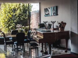 La Maison Bleue de Roubaix, hotel cerca de Escuela nacional superior de artes e industrias textiles de Roubaix, Roubaix