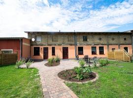 Ferienhaus mit Terrasse und Garten in Wandlitz, hotel in Wandlitz