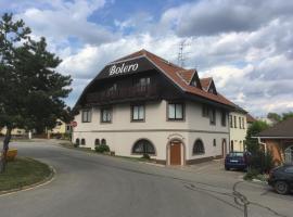 Penzion Bolero, hotell med parkeringsplass i Moravská Nová Ves