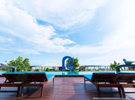Royal Phala Cliff Beach Resort, hótel í Ban Chang