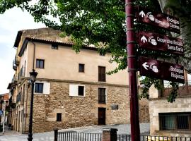 RIOJA VALLEY Apartamentos en el corazón de La Rioja、セニセロのゴルフ場併設ホテル