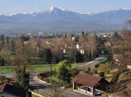 Gîte, maison de campagne à la ferme, hotel sa parkingom u gradu Labarthe-Inard