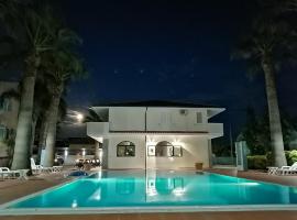 Villa Laura Residence Hotel Apartments & Studios, hotel ad Ascea