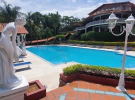 Hotel Martino Spa and Resort, hotel with parking in Alajuela City