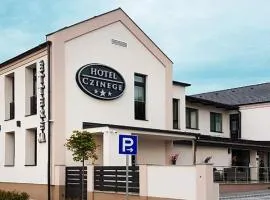 Hotel Czinege & Étterem