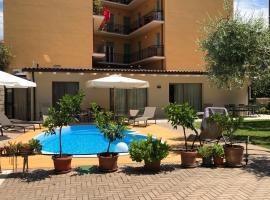 Appartamenti Villa Dall'Agnola，加爾達人魚灣度假園區（Baia delle Sirene Park）附近的飯店