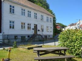 Amazing Apartment In Mandal With 1 Bedrooms And Wifi, feriebolig i Mandal
