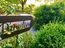 Naturforsthaus Eddas Zimmer für tier- und naturverbundene Menschen, family hotel in Preitenegg