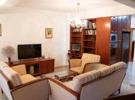 Luxury Apartment, near Pinikoudes beach, hotel v mestu Larnaka