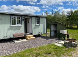 Wee Highland Hideaway Hut, hotel in Dalmally