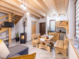 Domek pod Holicą 2 Bieszczady, lodge in Ustrzyki Dolne