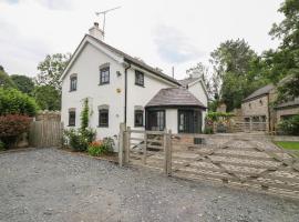 Bawbee Cottage, holiday home in Denbigh