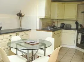 Basingstoke Apartments - Westlands House, City Centre, Home-From-Home