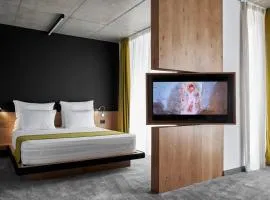 Adella Boutique Hotel - Free Secured Parking、にあるソフィア空港 - SOFの周辺ホテル