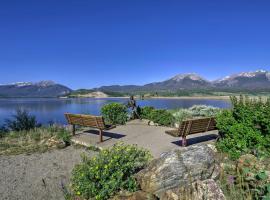 Lake Dillon Retreat with Mtn Views and Hot Tub Access!, hotell i Dillon
